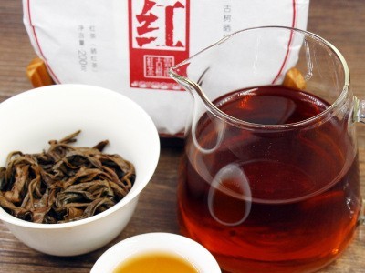 2018年滇红茶饼茶叶云南帕沙古树晒红茶200g小饼功夫红茶耐泡笋壳图5