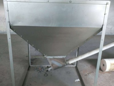 厂家直销全自动料线喂料系统猪用定量器简易料箱加厚镀锌板转角图5